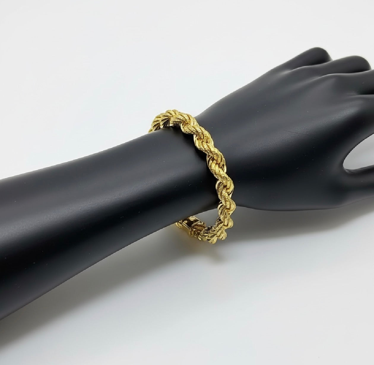 18.0Grams ROPE - 18Karat Solid Gold
Bracelet