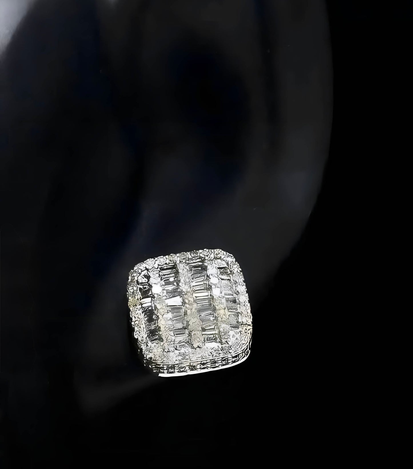 18K W GOLD 0.10CTTW H/SI1-2 DIAMOND SQUARE STUD EARRINGS