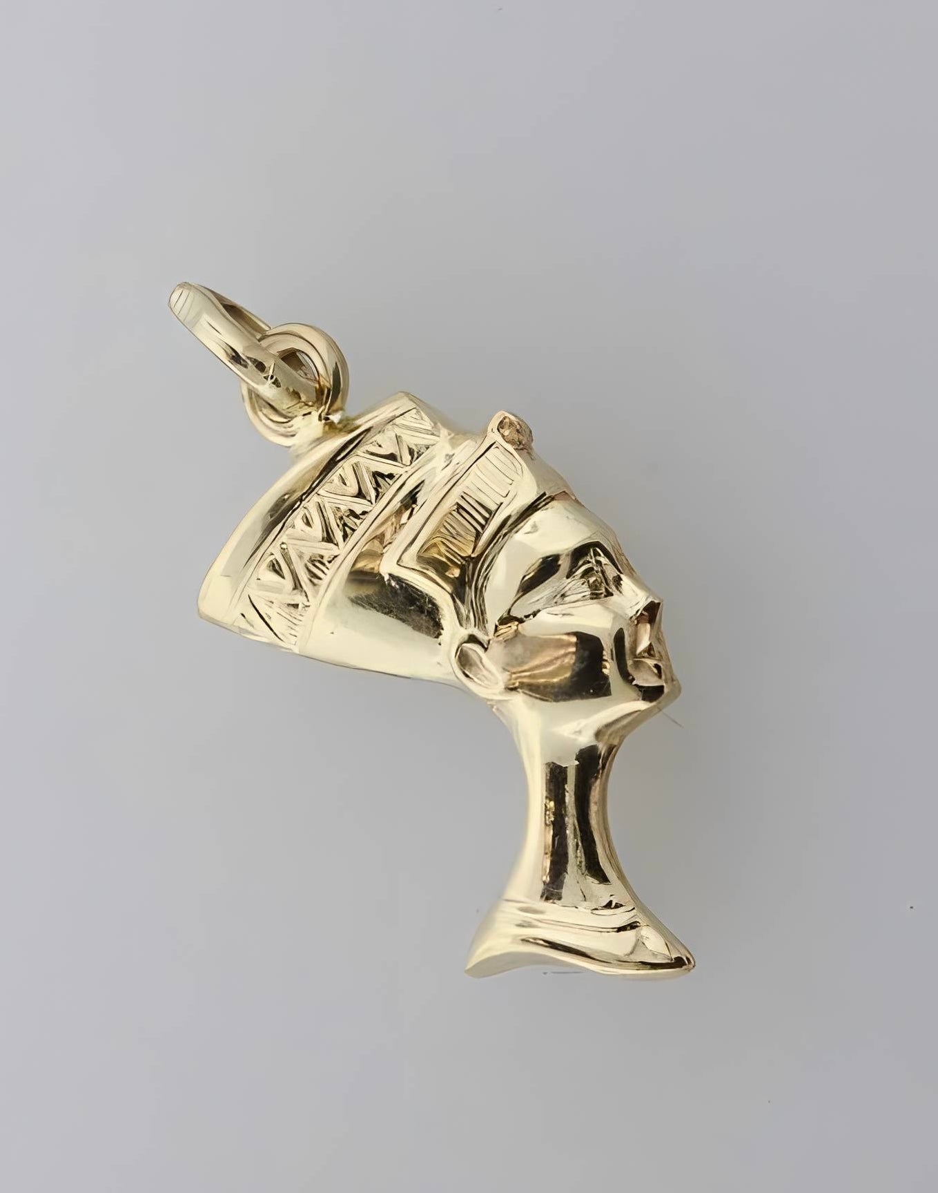 1.7Grams 18Karat Gold Nefertiti Pendant