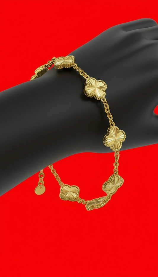 9.3Grams Van Cleef & Arpels Vintage Alhambra bracelet, 5 motifs, in 18Karat
Gold